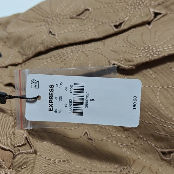 EXPRESS NWT Super High Rise Stylist Tan Scalloped And Pleated Shorts Size 6 - Picture 7 of 16